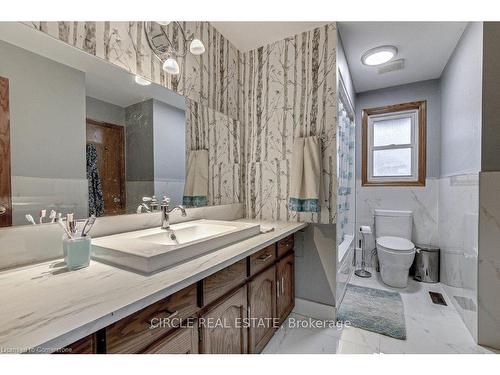 350 Lansdowne Avenue, Woodstock, ON - Indoor Photo Showing Bathroom