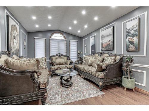 350 Lansdowne Avenue, Woodstock, ON - Indoor Photo Showing Living Room