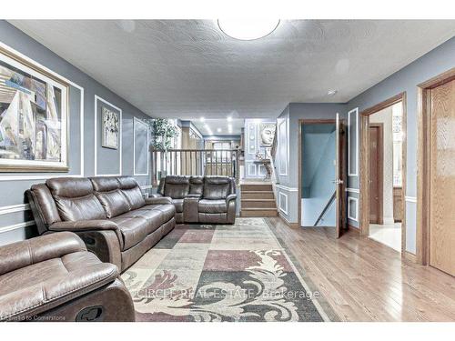 350 Lansdowne Avenue, Woodstock, ON - Indoor Photo Showing Living Room