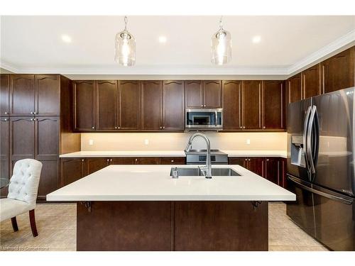 537 Grant Way, Milton, ON - Indoor Photo Showing Kitchen With Double Sink With Upgraded Kitchen