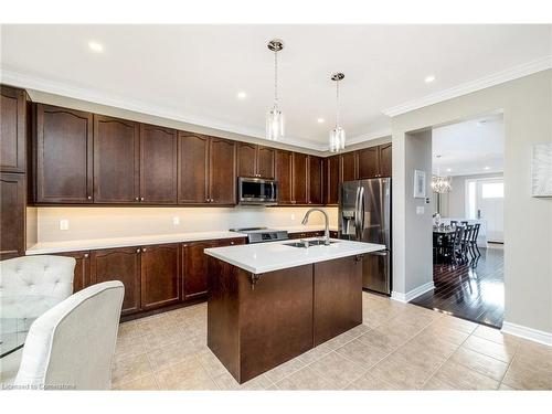 537 Grant Way, Milton, ON - Indoor Photo Showing Kitchen With Upgraded Kitchen