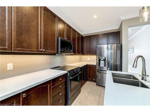 537 Grant Way, Milton, ON - Indoor Photo Showing Kitchen With Double Sink With Upgraded Kitchen