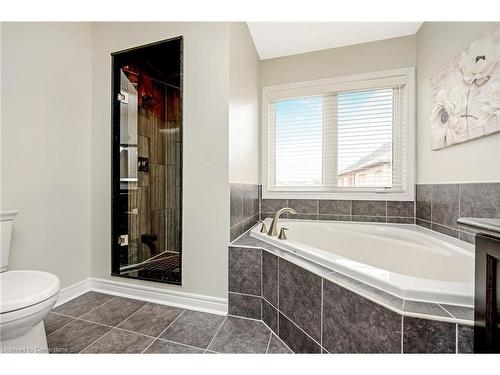 537 Grant Way, Milton, ON - Indoor Photo Showing Bathroom