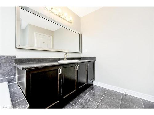 537 Grant Way, Milton, ON - Indoor Photo Showing Bathroom