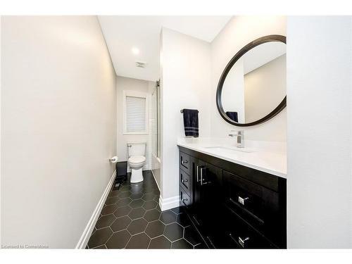 537 Grant Way, Milton, ON - Indoor Photo Showing Bathroom