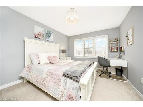 537 Grant Way, Milton, ON - Indoor Photo Showing Bedroom