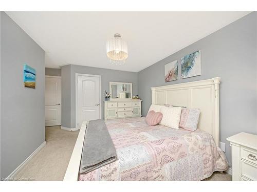 537 Grant Way, Milton, ON - Indoor Photo Showing Bedroom