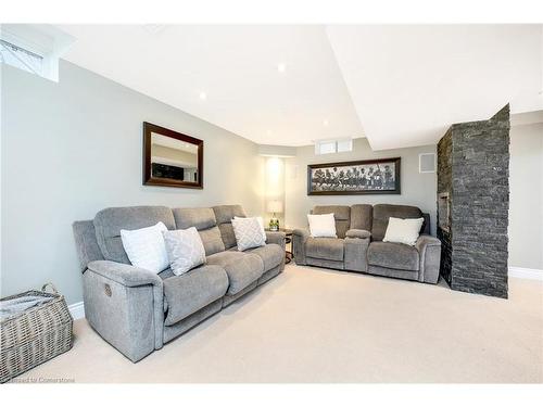 537 Grant Way, Milton, ON - Indoor Photo Showing Living Room