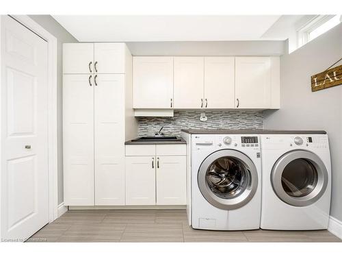 537 Grant Way, Milton, ON - Indoor Photo Showing Laundry Room