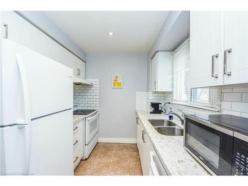 47-47 Ellis Drive, Brampton, ON - Indoor Photo Showing Kitchen With Double Sink