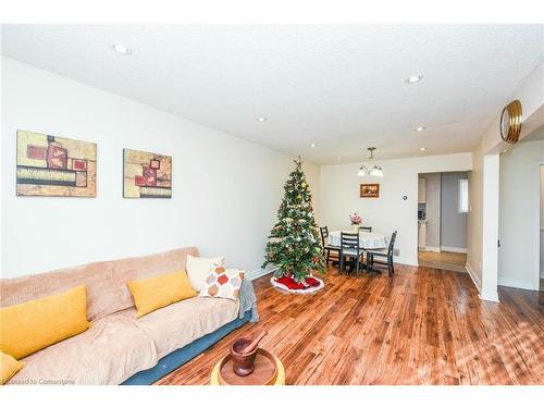 47-47 Ellis Drive, Brampton, ON - Indoor Photo Showing Living Room