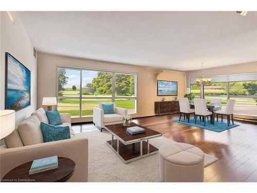 202-880 Dundas Street, Mississauga, ON - Indoor Photo Showing Living Room