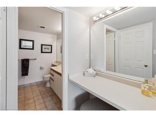 202-880 Dundas Street, Mississauga, ON - Indoor Photo Showing Bathroom