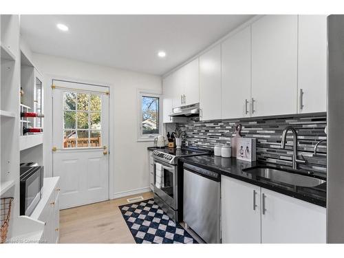 404 Tragina Avenue N, Hamilton, ON - Indoor Photo Showing Kitchen With Stainless Steel Kitchen With Upgraded Kitchen