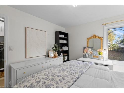 404 Tragina Avenue N, Hamilton, ON - Indoor Photo Showing Bedroom