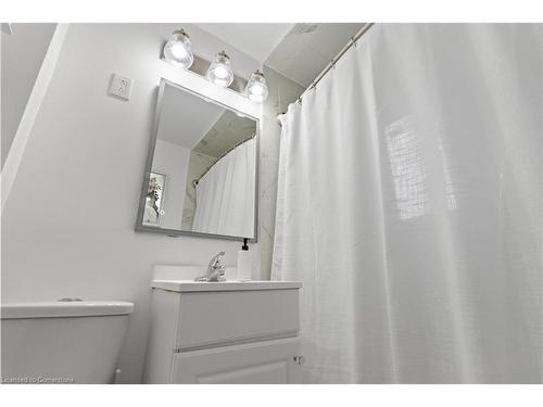 404 Tragina Avenue N, Hamilton, ON - Indoor Photo Showing Bathroom