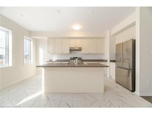 227 Gillespie Drive Drive, Brantford, ON - Indoor Photo Showing Kitchen