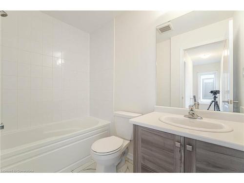 227 Gillespie Drive Drive, Brantford, ON - Indoor Photo Showing Bathroom