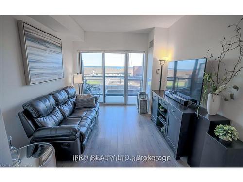 309-560 North Service Road, Grimsby, ON - Indoor Photo Showing Living Room