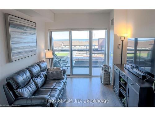 309-560 North Service Road, Grimsby, ON - Indoor Photo Showing Living Room