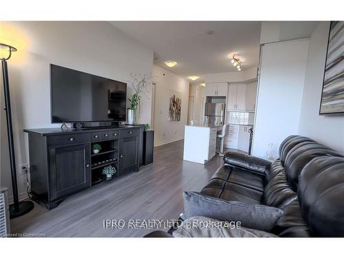 309-560 North Service Road, Grimsby, ON - Indoor Photo Showing Living Room