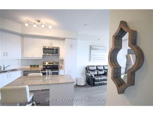 309-560 North Service Road, Grimsby, ON - Indoor Photo Showing Kitchen