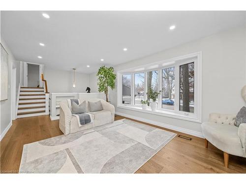 2401 St Frances Drive, Burlington, ON - Indoor Photo Showing Living Room