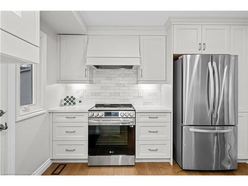 2401 St Frances Drive, Burlington, ON - Indoor Photo Showing Kitchen With Upgraded Kitchen