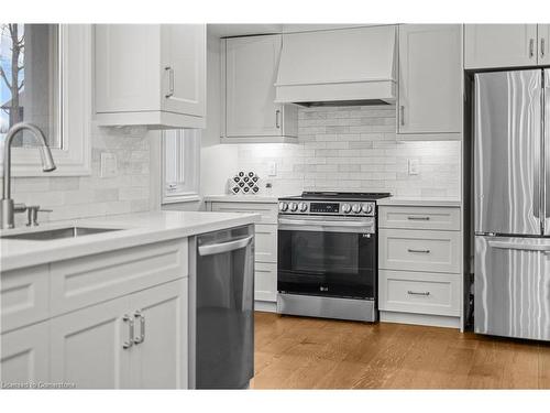 2401 St Frances Drive, Burlington, ON - Indoor Photo Showing Kitchen With Upgraded Kitchen