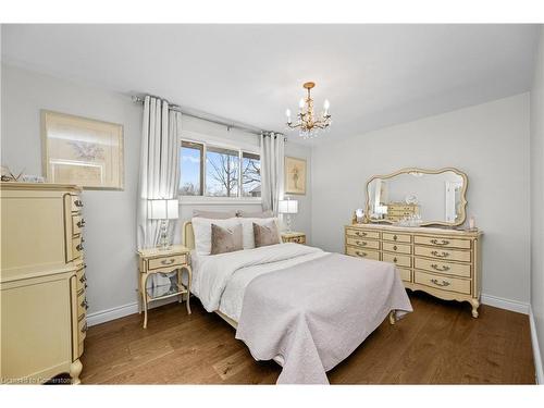 2401 St Frances Drive, Burlington, ON - Indoor Photo Showing Bedroom