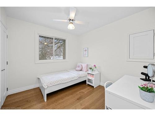 2401 St Frances Drive, Burlington, ON - Indoor Photo Showing Bedroom