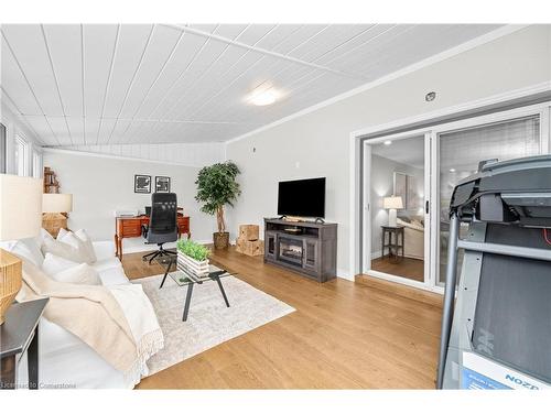 2401 St Frances Drive, Burlington, ON - Indoor Photo Showing Living Room