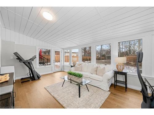 2401 St Frances Drive, Burlington, ON - Indoor Photo Showing Living Room