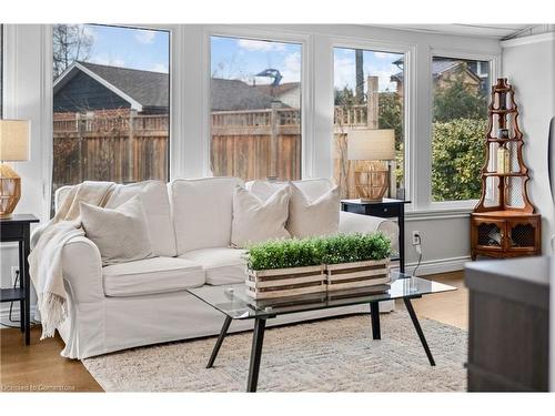 2401 St Frances Drive, Burlington, ON - Indoor Photo Showing Living Room