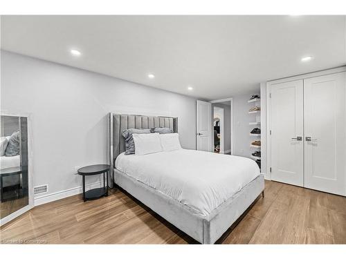 2401 St Frances Drive, Burlington, ON - Indoor Photo Showing Bedroom