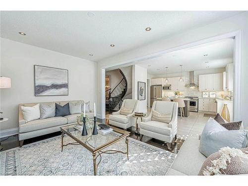 39 Lampman Crescent, Brampton, ON - Indoor Photo Showing Living Room