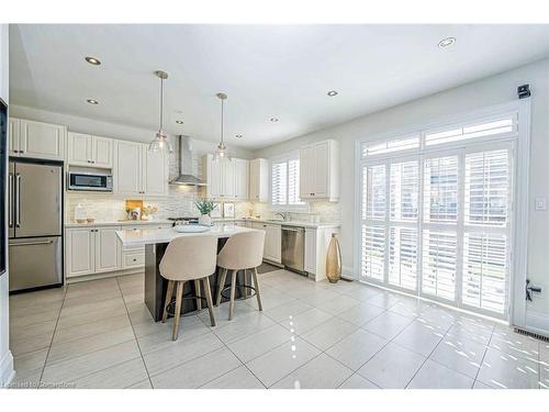 39 Lampman Crescent, Brampton, ON - Indoor Photo Showing Kitchen With Upgraded Kitchen