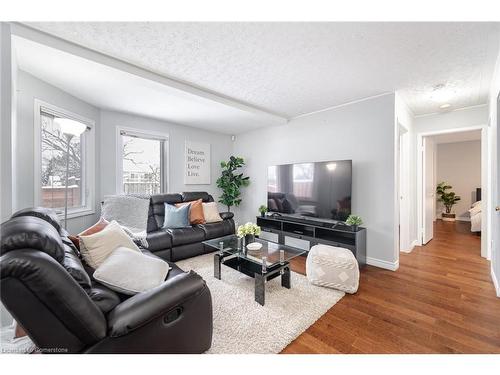 11-205 Highland Crescent, Kitchener, ON - Indoor Photo Showing Living Room