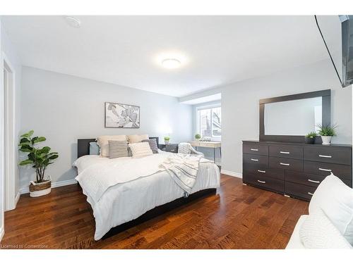 11-205 Highland Crescent, Kitchener, ON - Indoor Photo Showing Bedroom