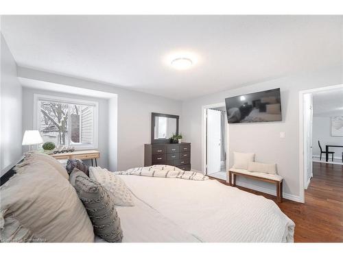 11-205 Highland Crescent, Kitchener, ON - Indoor Photo Showing Bedroom