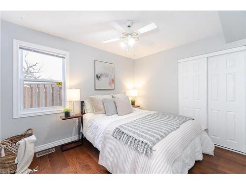 11-205 Highland Crescent, Kitchener, ON - Indoor Photo Showing Bedroom