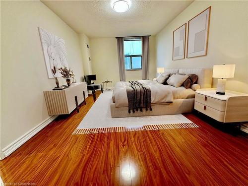 704-205 Hilda Avenue, Toronto, ON - Indoor Photo Showing Bedroom