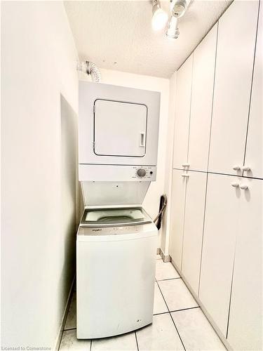 704-205 Hilda Avenue, Toronto, ON - Indoor Photo Showing Laundry Room