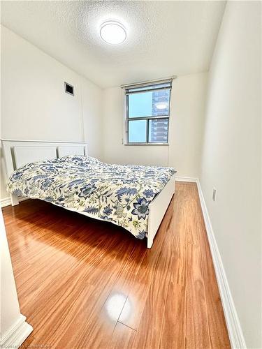 704-205 Hilda Avenue, Toronto, ON - Indoor Photo Showing Bedroom