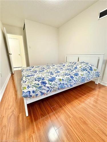 704-205 Hilda Avenue, Toronto, ON - Indoor Photo Showing Bedroom