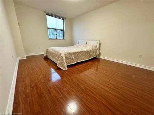 704-205 Hilda Avenue, Toronto, ON - Indoor Photo Showing Bedroom