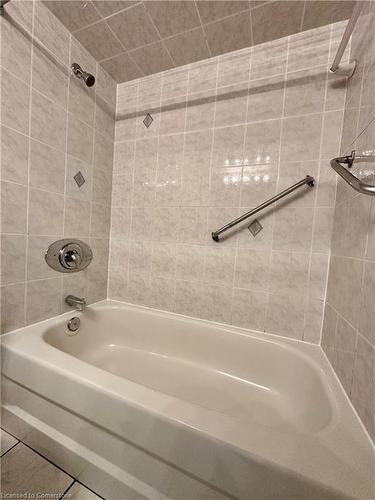 704-205 Hilda Avenue, Toronto, ON - Indoor Photo Showing Bathroom