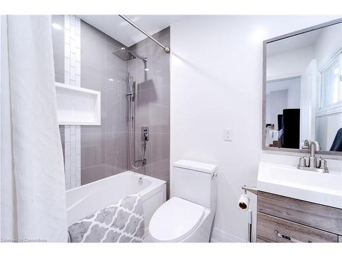 885 Glen Cedar Drive, Peterborough, ON - Indoor Photo Showing Bathroom