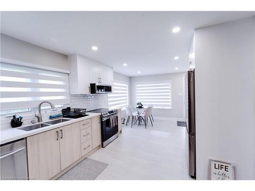 885 Glen Cedar Drive, Peterborough, ON - Indoor Photo Showing Kitchen With Double Sink With Upgraded Kitchen