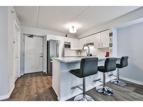 103-1460 Bishops Gate, Oakville, ON - Indoor Photo Showing Kitchen With Stainless Steel Kitchen With Upgraded Kitchen